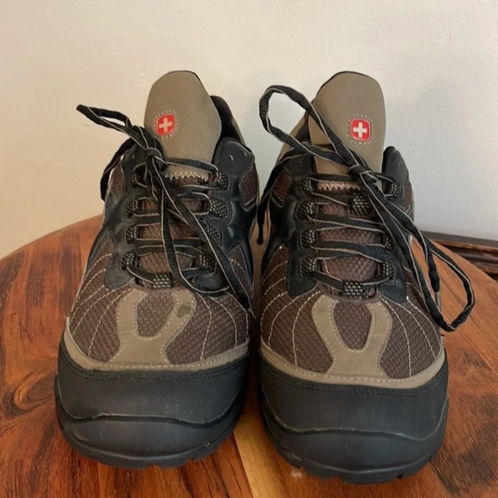 Wenger Swiss Military Mens Size 11‎ Hiking Shoes Brown Vibram Sole EUC